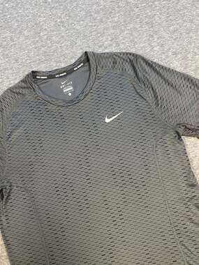 Nike Dri-FIT Men's Short Sleeve Running Top Grey Printed Dash Knit T-Shirt